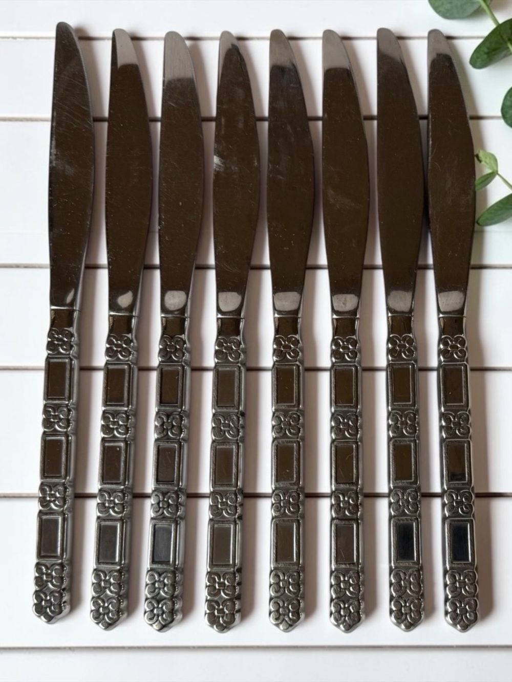 Oneida Community Madrid No Black Stainless Dinner Knives Set of 8 Vintage